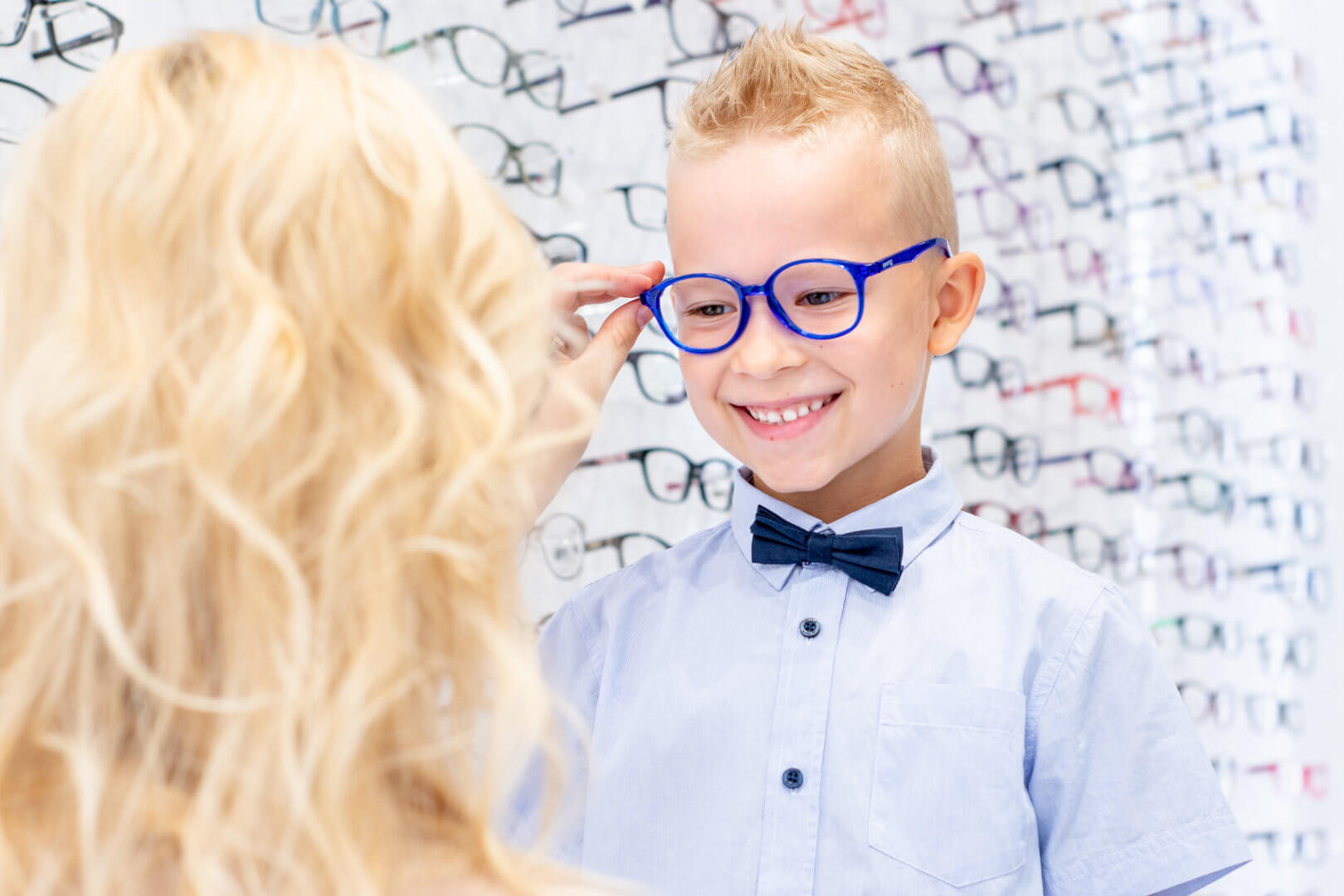 Chłopiec w okularach od Dr OKO
